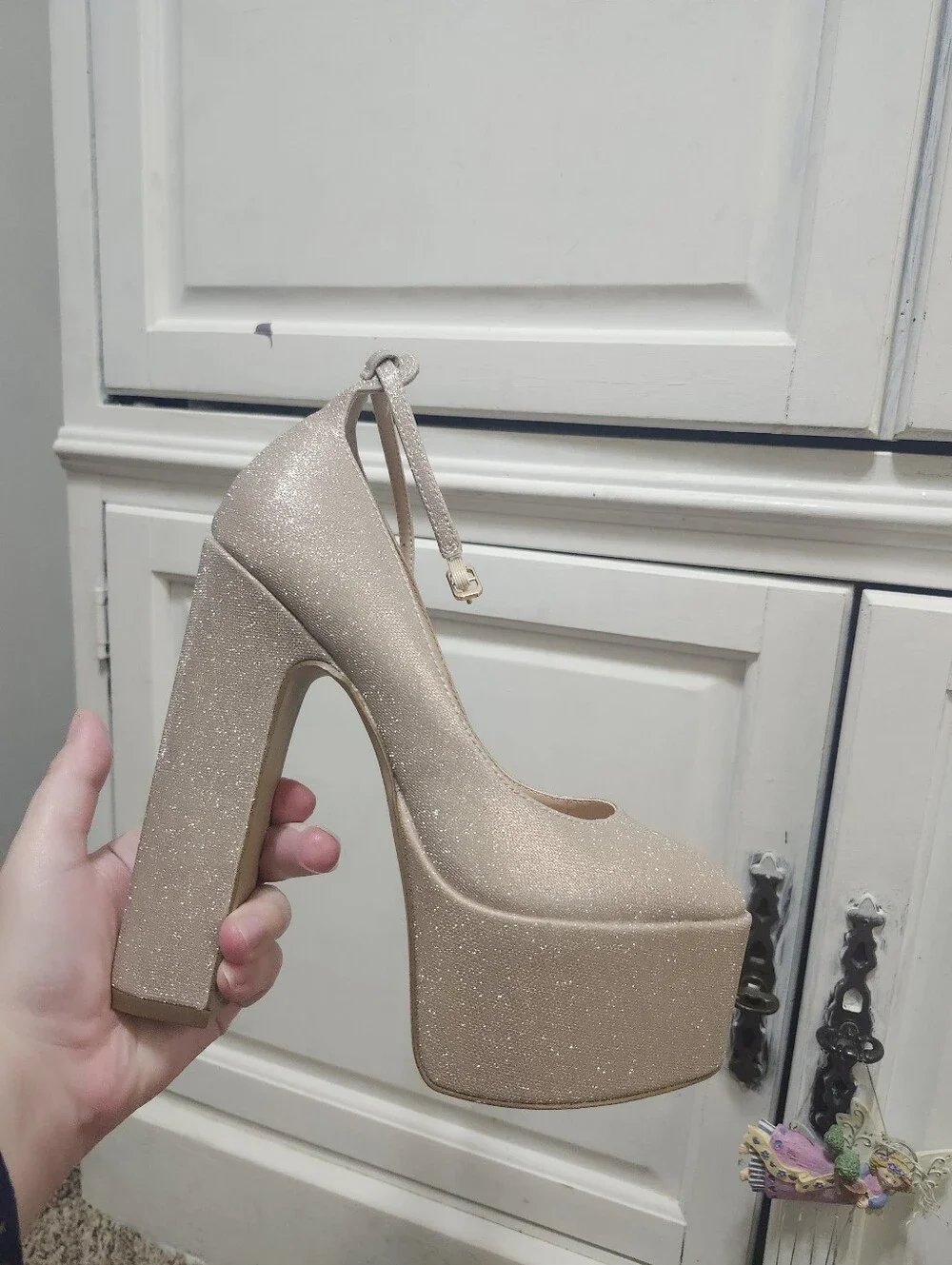 Steve Madden Skyrise Glitter Platform Pumps in Champagne 7.5